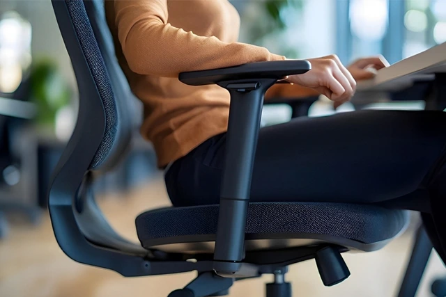 edukasi pemilihan kursi ergonomis terbaik untuk mengatasi nyeri punggung